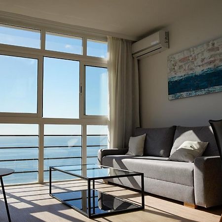 Beachfront Apartment Малага Екстериор снимка