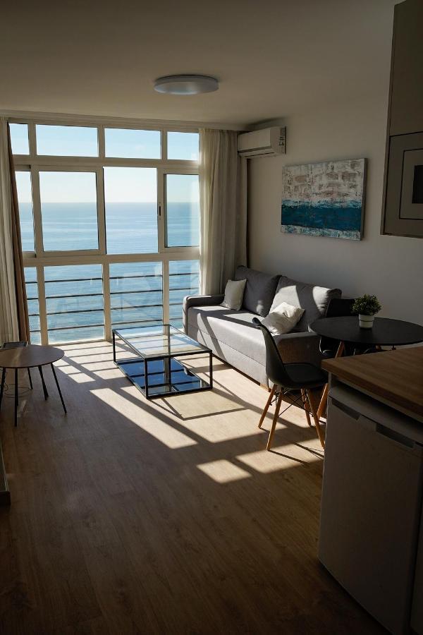 Beachfront Apartment Малага Екстериор снимка