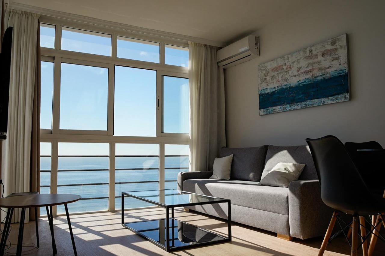 Beachfront Apartment Малага Екстериор снимка